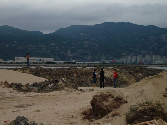 先吸沙再填土后建房—是歹人破坏湿地的三步骤3.jpg