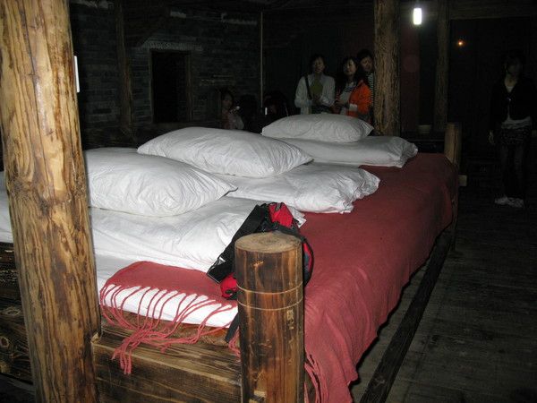 我在这床上睡了两晚.jpg