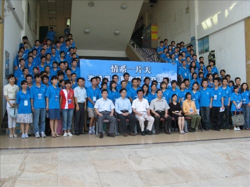 会场下的大合影.jpg