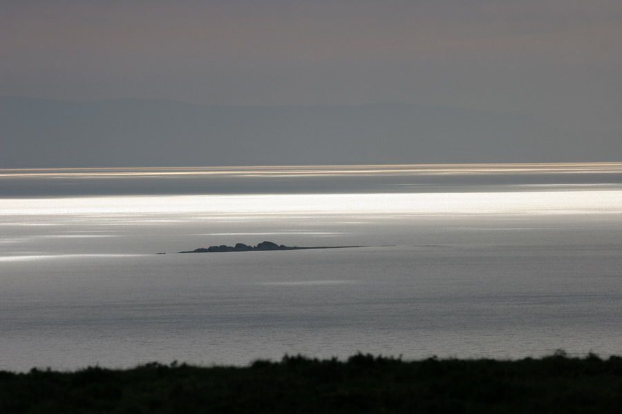 青海湖海心岛——雨将至.jpg