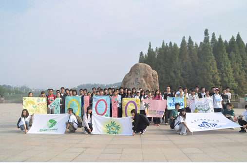 南京邮电大学及江苏城市学院白马公园合影.png