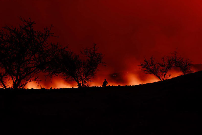 当地时间6月4日，危地马拉帕卡亚火山喷发，涌出大量熔岩，迫使周边数千居民紧急疏散