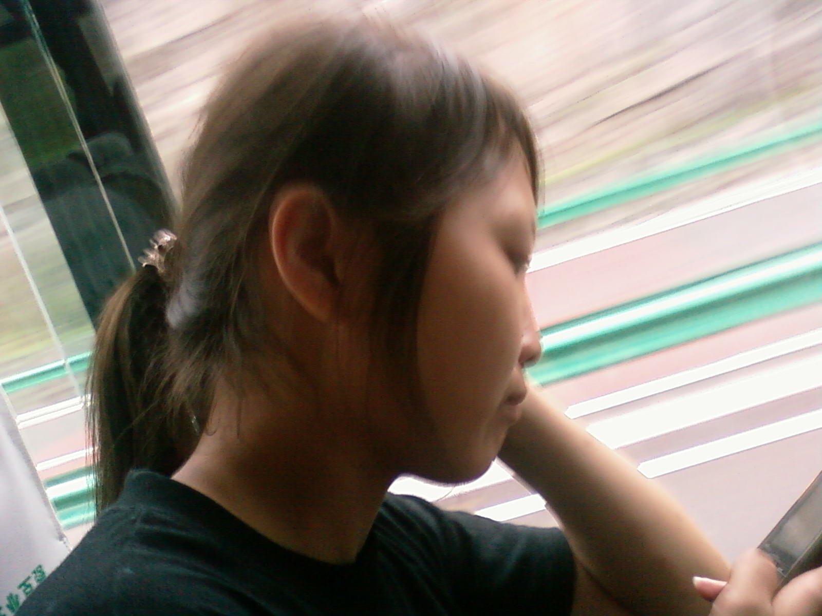 (R)SP_A0571爱玩电话的小君君.jpg