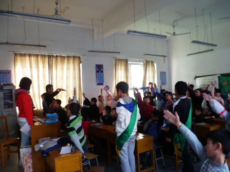 积极发言的孩子们