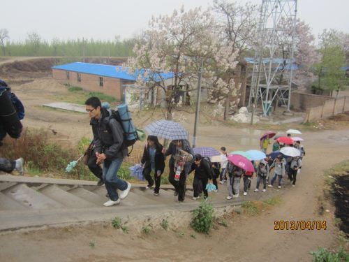 雨中前行