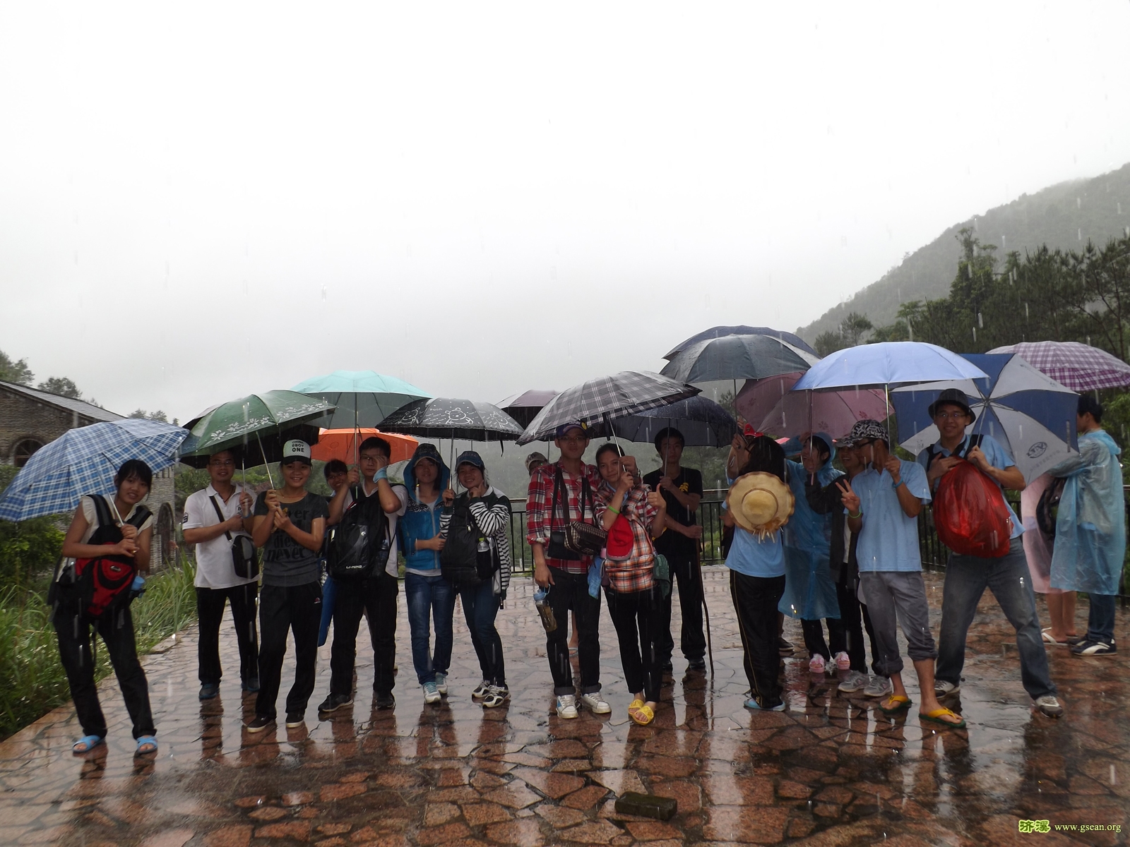 雨中的我们