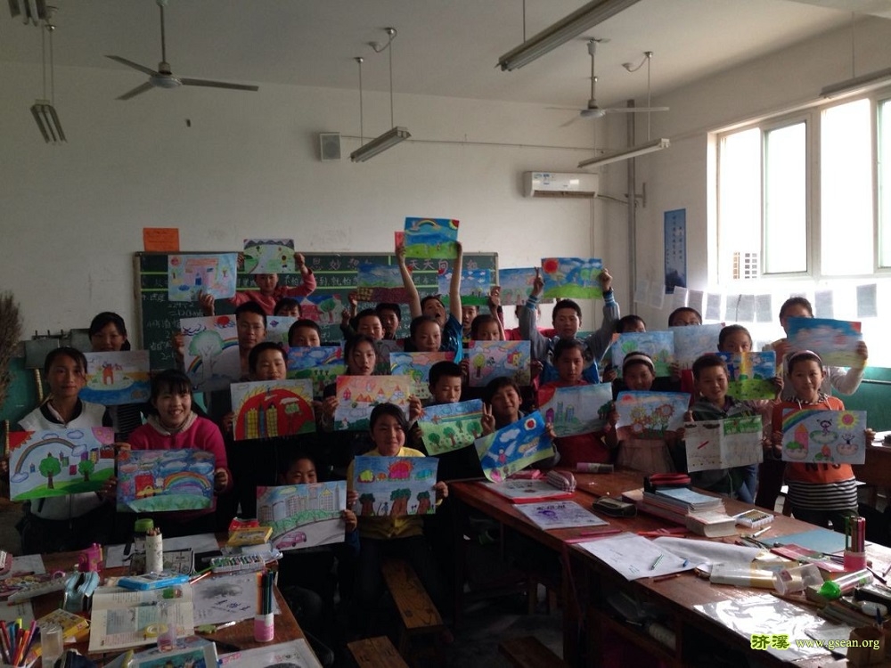 六年级同学展示自己的作品.jpg