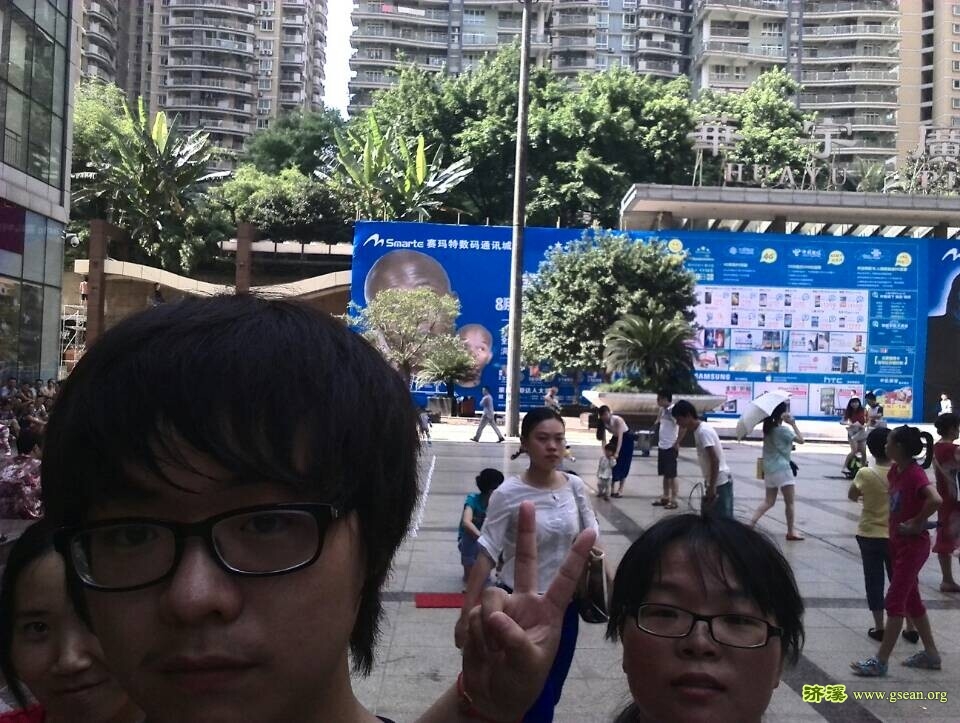 解放碑小组寻找目标中