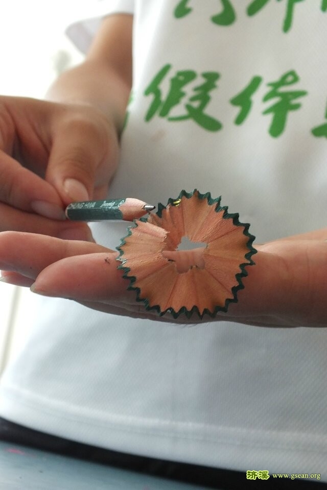 即使很简单的一卷笔屑