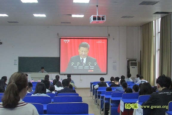 聚焦两会，敬党爱国——记江西财经大学工商管理学院社团四进四信活动1 (2).JPG