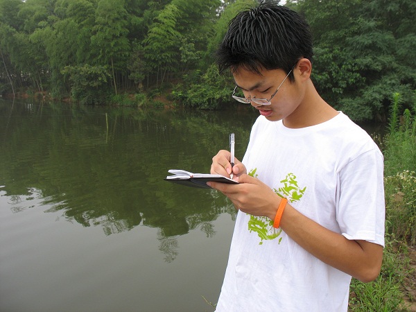湿地使者对水库水质的相关数据进行记载.JPG