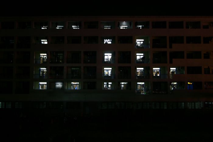 8点20分，学生公寓亮出二氧化碳（CO2）字样.jpg
