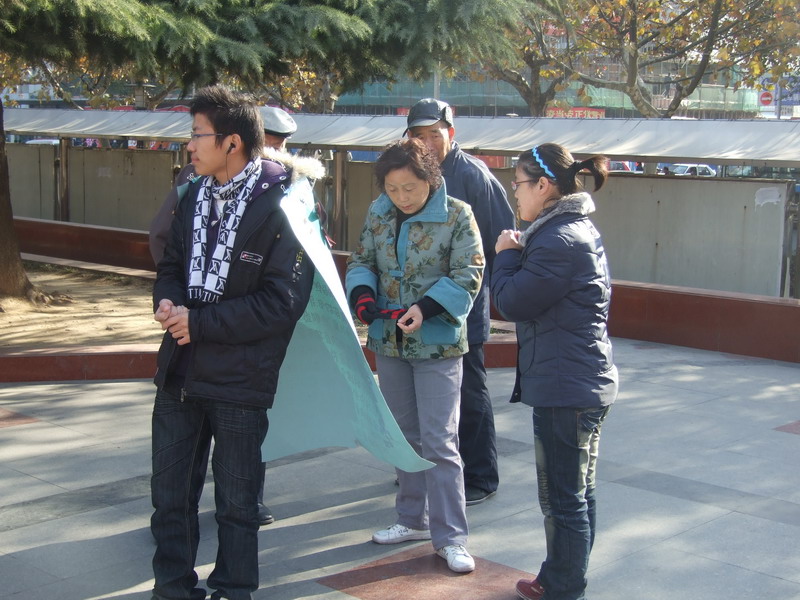 居民观看流动海报.jpg
