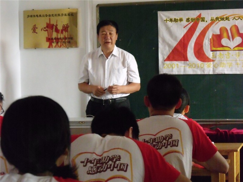 6  21日许老师讲解农村的环境现状.jpg