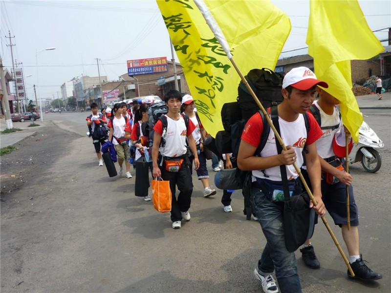 15  23日行走在五寨县城.jpg
